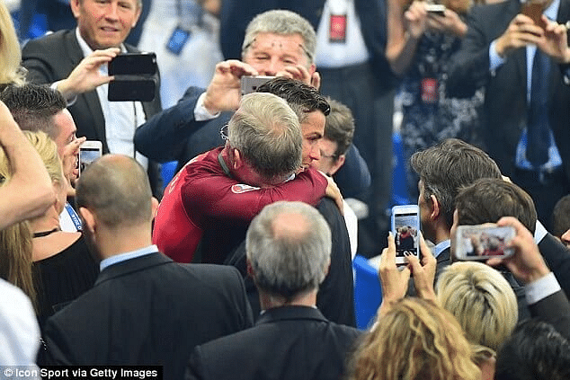 Alex Ferguson Hugs Protege Ronaldo after 2016 EuroCup Final